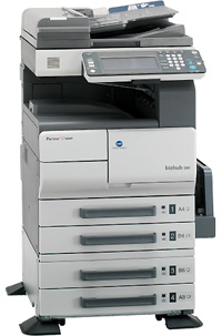写真はオプションのPC-202 を装着したものです。