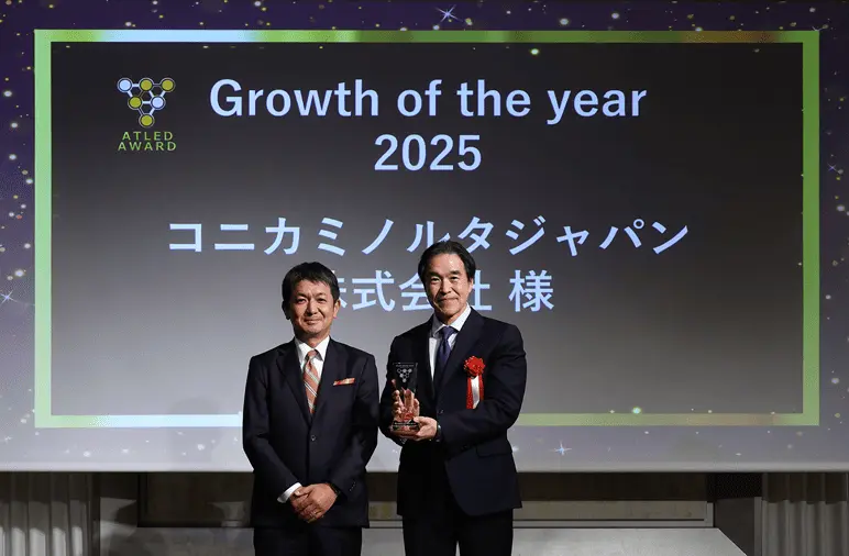 株式会社エイトレッド 代表取締役社長 岡本 康広様とコニカミノルタジャパン株式会社 執行役員 DXソリューション事業部長 出村 健