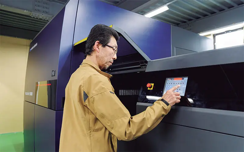 AccurioJet 30000の操作風景