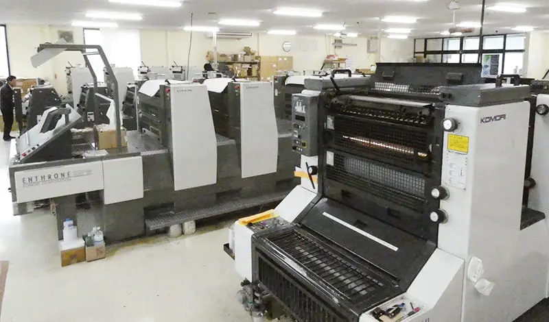 オフセット枚葉機や断裁機の設備