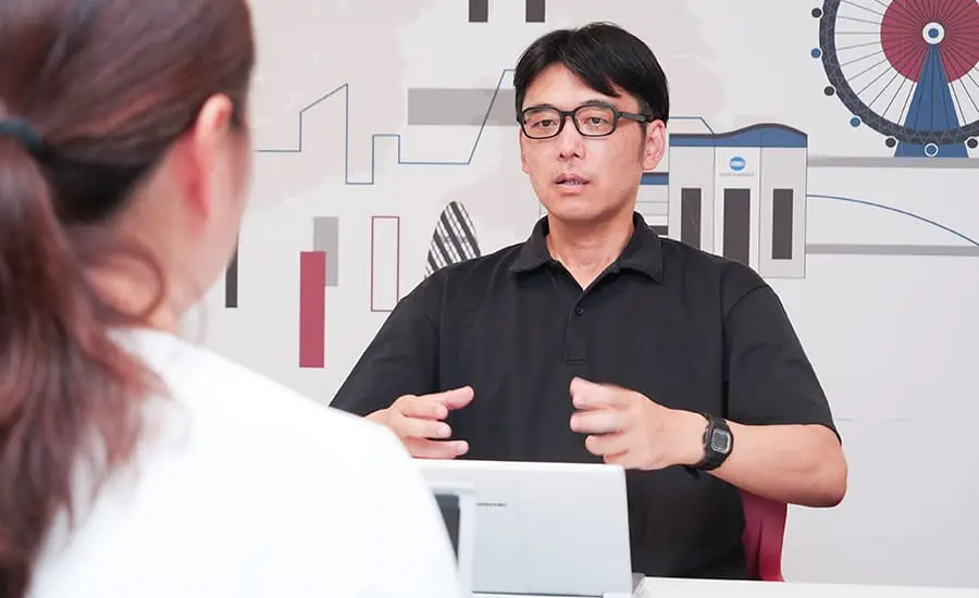 DM施策の背景を説明するコニカミノルタジャパン清野