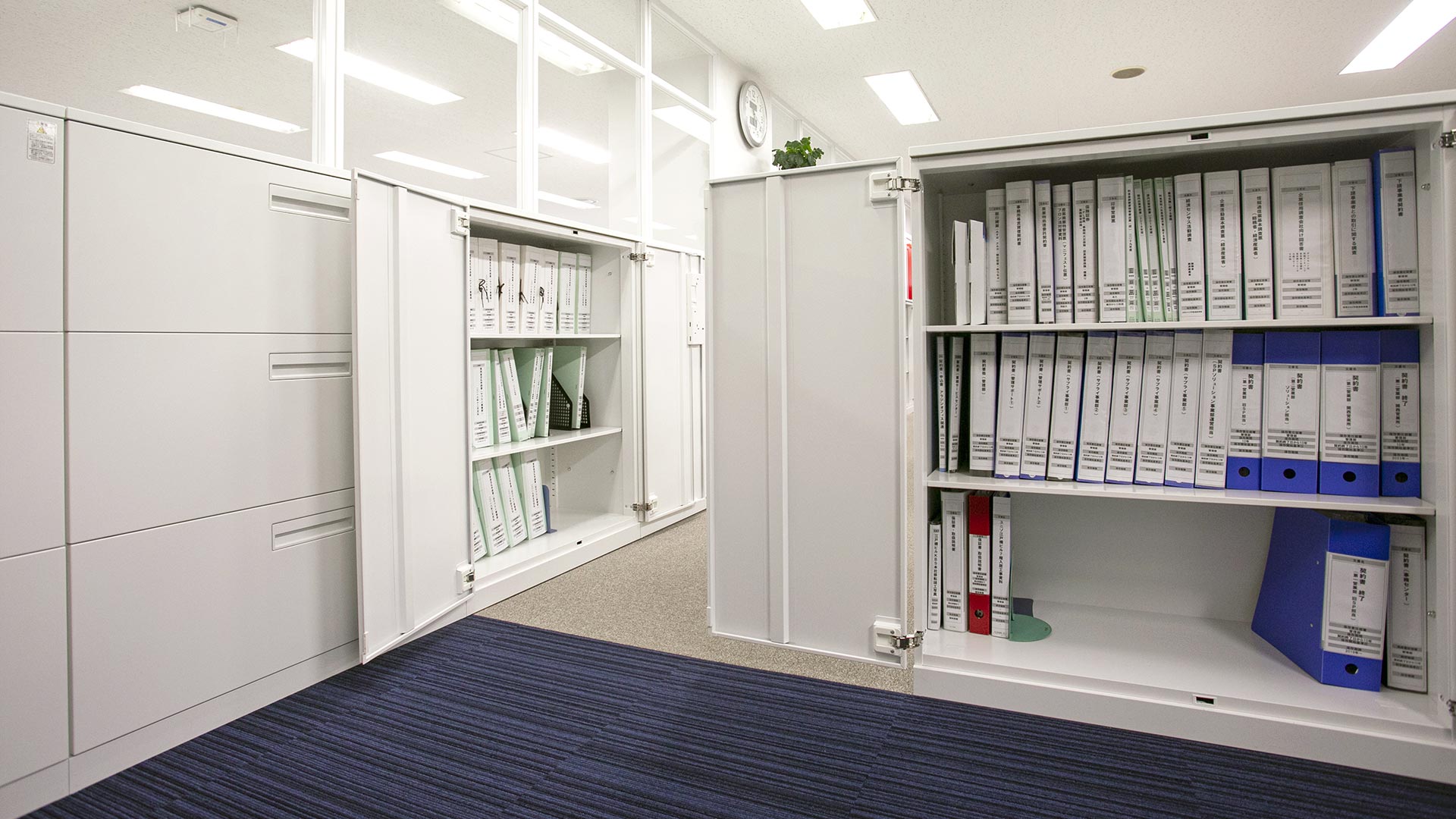 ファイルは立てて収納し、一目で内容が把握できるように