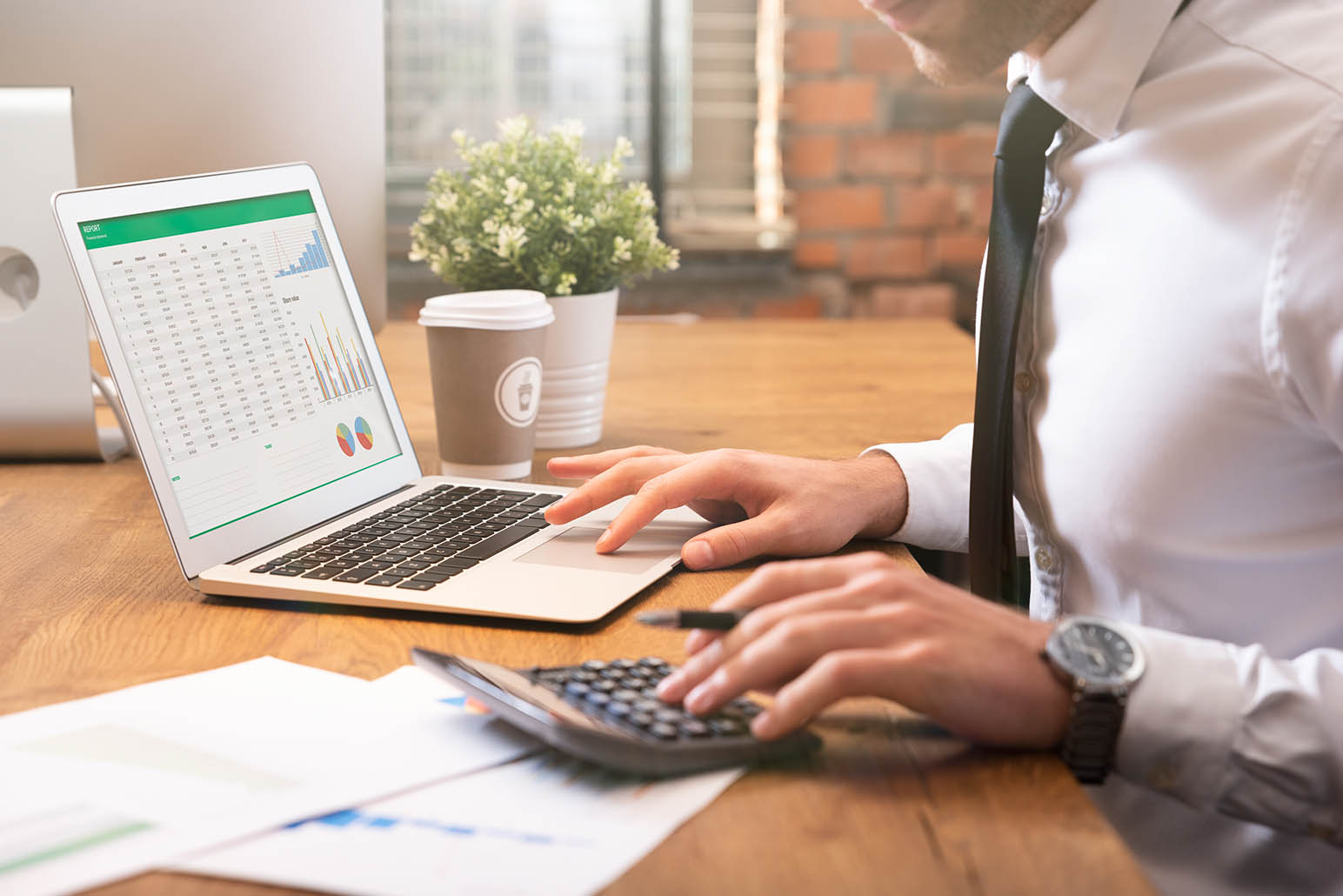Excel業務の効率化を実現するには？対策と具体例