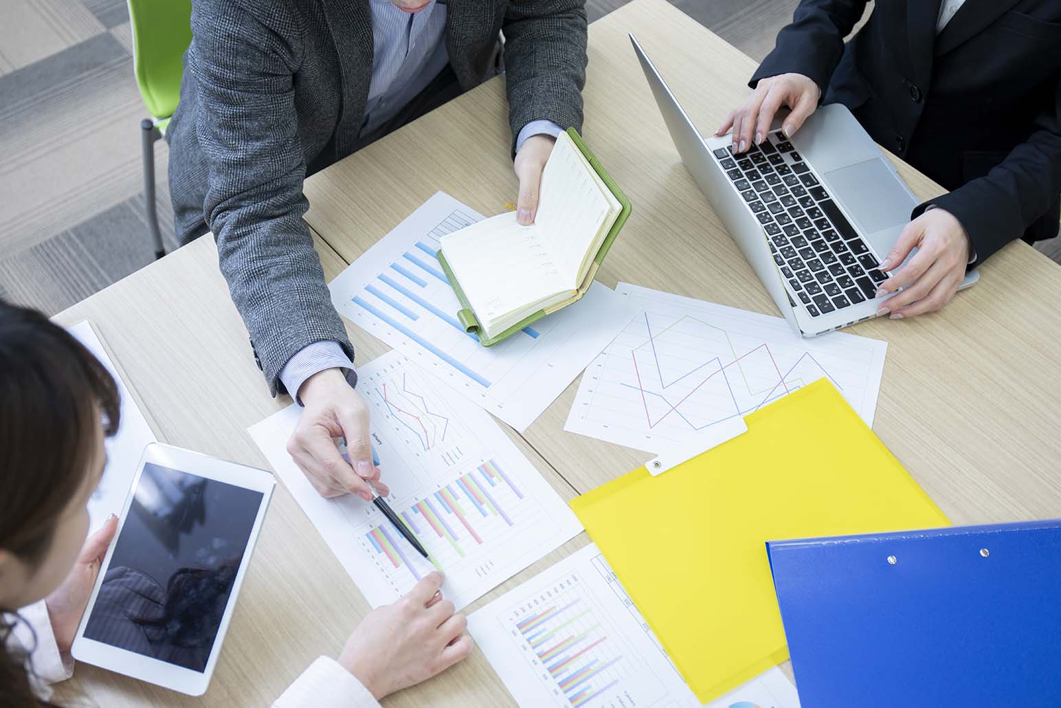 テレワークで中小企業の経営が変わる？導入すべき理由と課題を解説