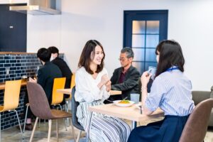 社員食堂・リフレッシュスペースのレイアウトを成功させるポイントを事例とともに解説|コニカミノルタのオフィスデザイン・移転ソリューション|コニカミノルタ