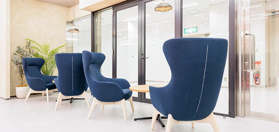 研修の休憩にもピッタリなリラックス感のあるラウンジチェア