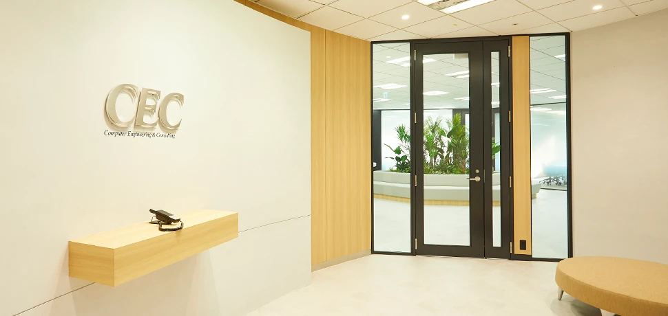 高級感を感じる明るく心地の良いエントランス