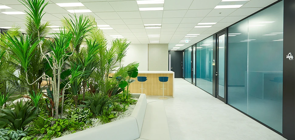 シンボルツリーが印象的な、お客様をおもてなしするオープンエリア