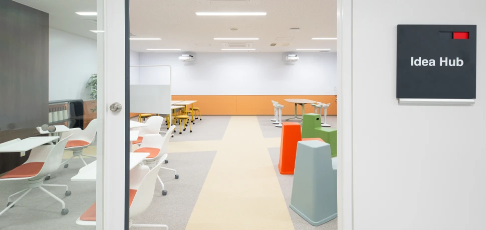 多種多様な4種類のミーティングエリアで構成されたコラボレーションエリア