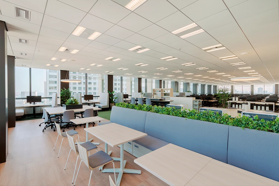 自然光あふれる快適なリフレッシュエリア