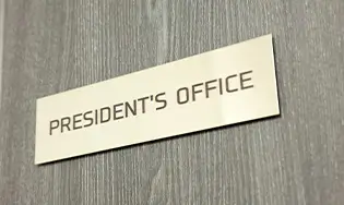 オフィスのプレート