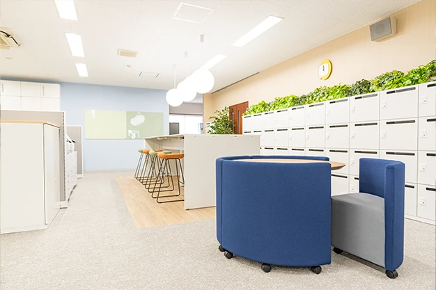 階段を上ってすぐに見える、受付窓口。