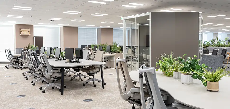 空間全体をナチュラルな色味で合わせ、暗くなりがちなワークスペースも明るく仕上げました。