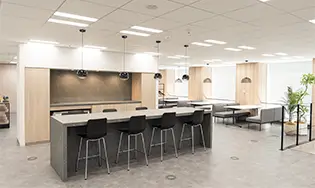 セラミックタイルでデザインを揃えたカウンター