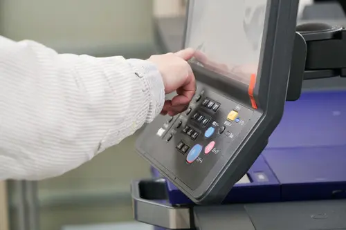 AccurioPress C7100の操作イメージ写真