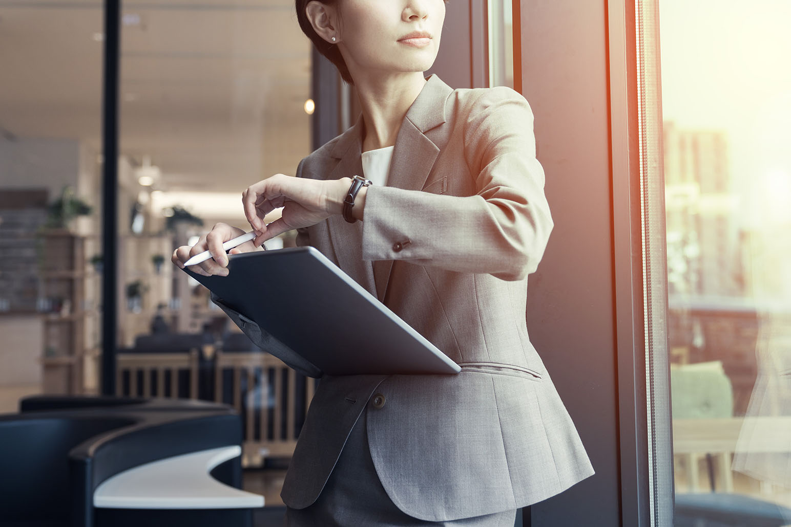 残業時間の上限規制とは？働き方改革を実現させる上で知っておくべき残業に関する法律を解説