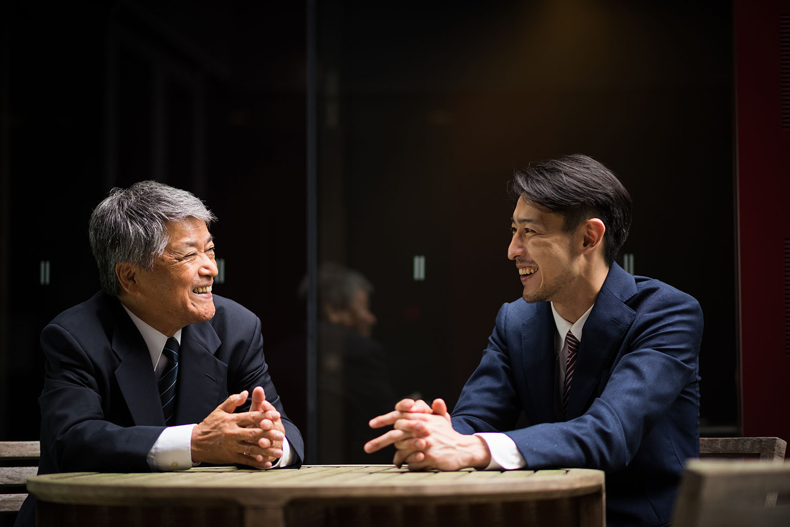 「親族内承継」「役員・従業員承継」する方法