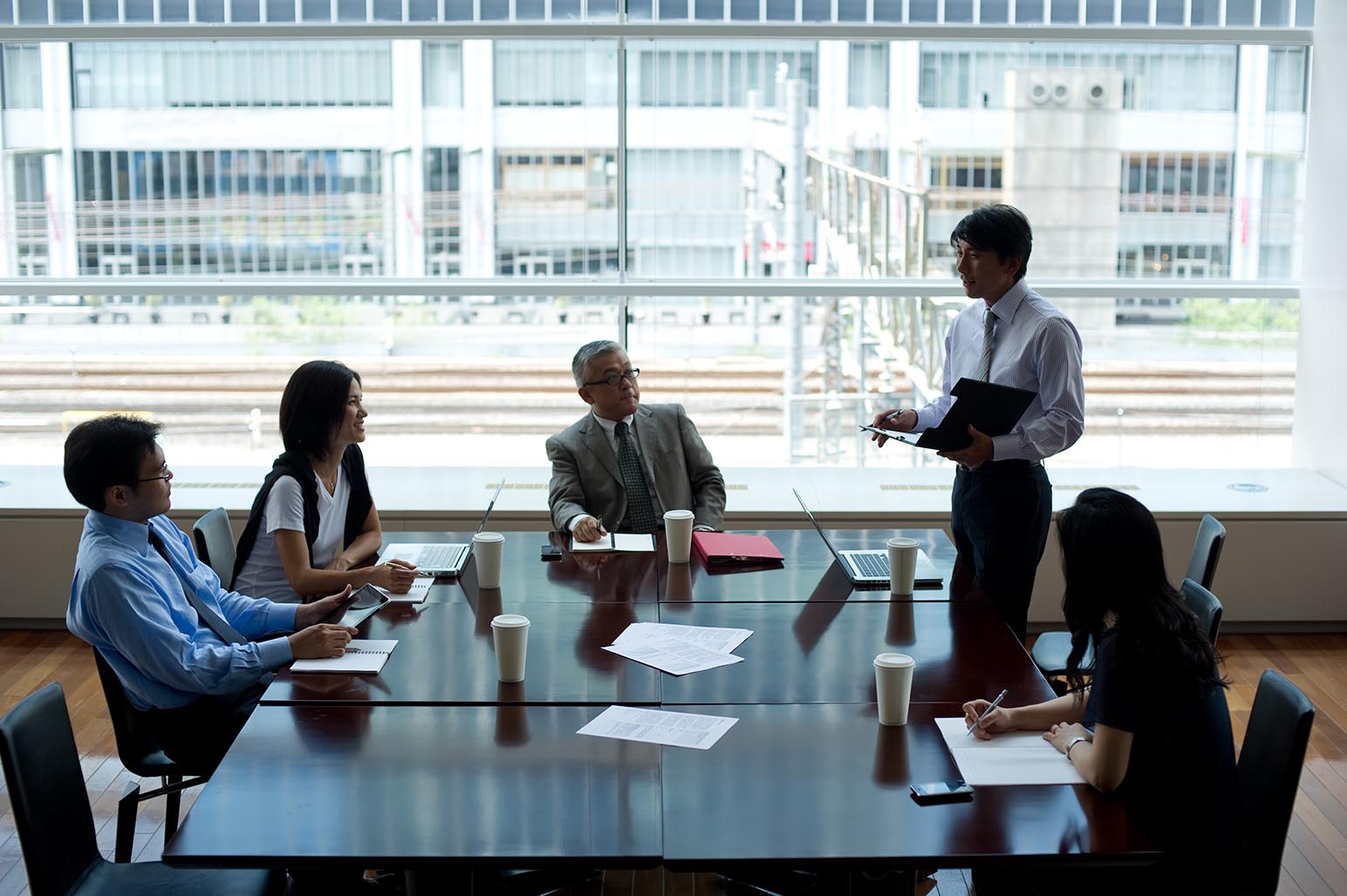 管理職の負担を減らす対策