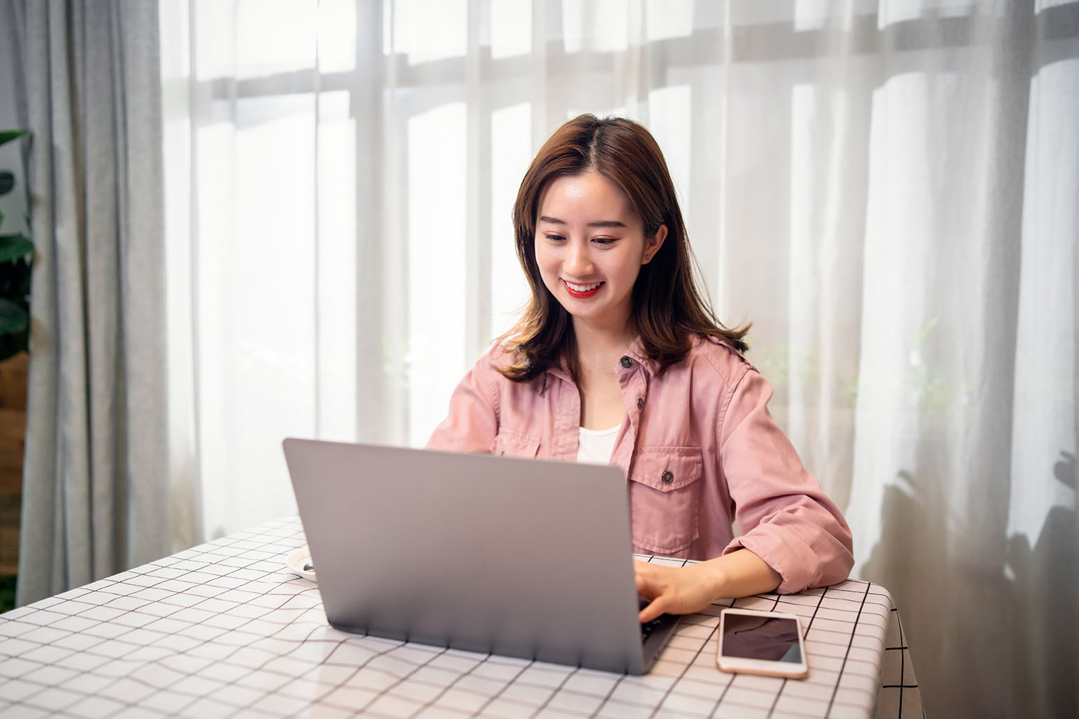 テレワークを普通の働き方に。課題が出たらその都度解決を