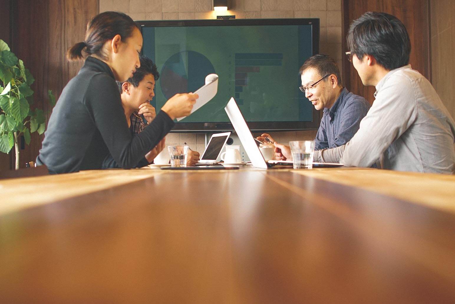 フリーアドレス導入のために必要な社内の意識改革とワークフローの改善