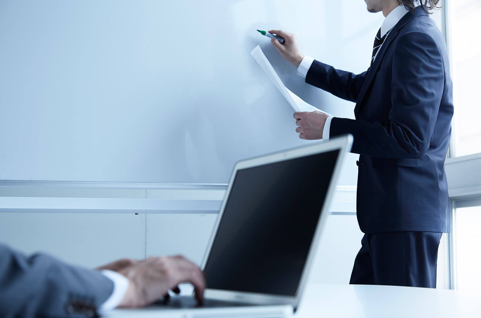 デジタルリテラシーを向上させる方法のイメージ画像