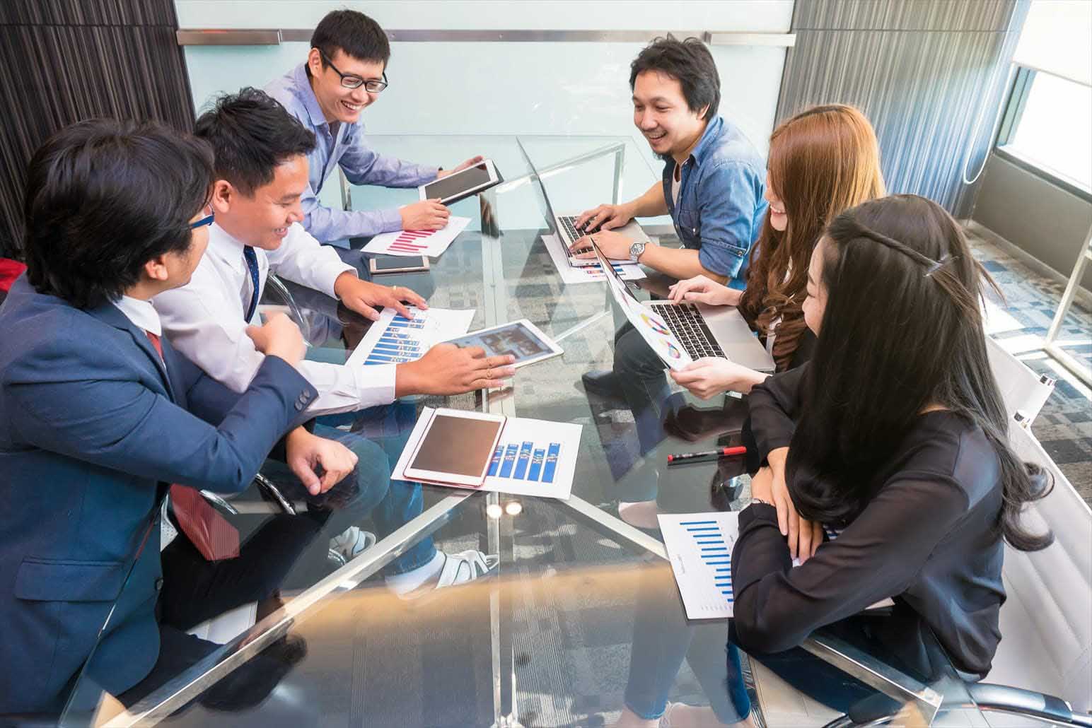 働き方改革とは？背景と目的・取り組む際の課題を分かりやすく解説