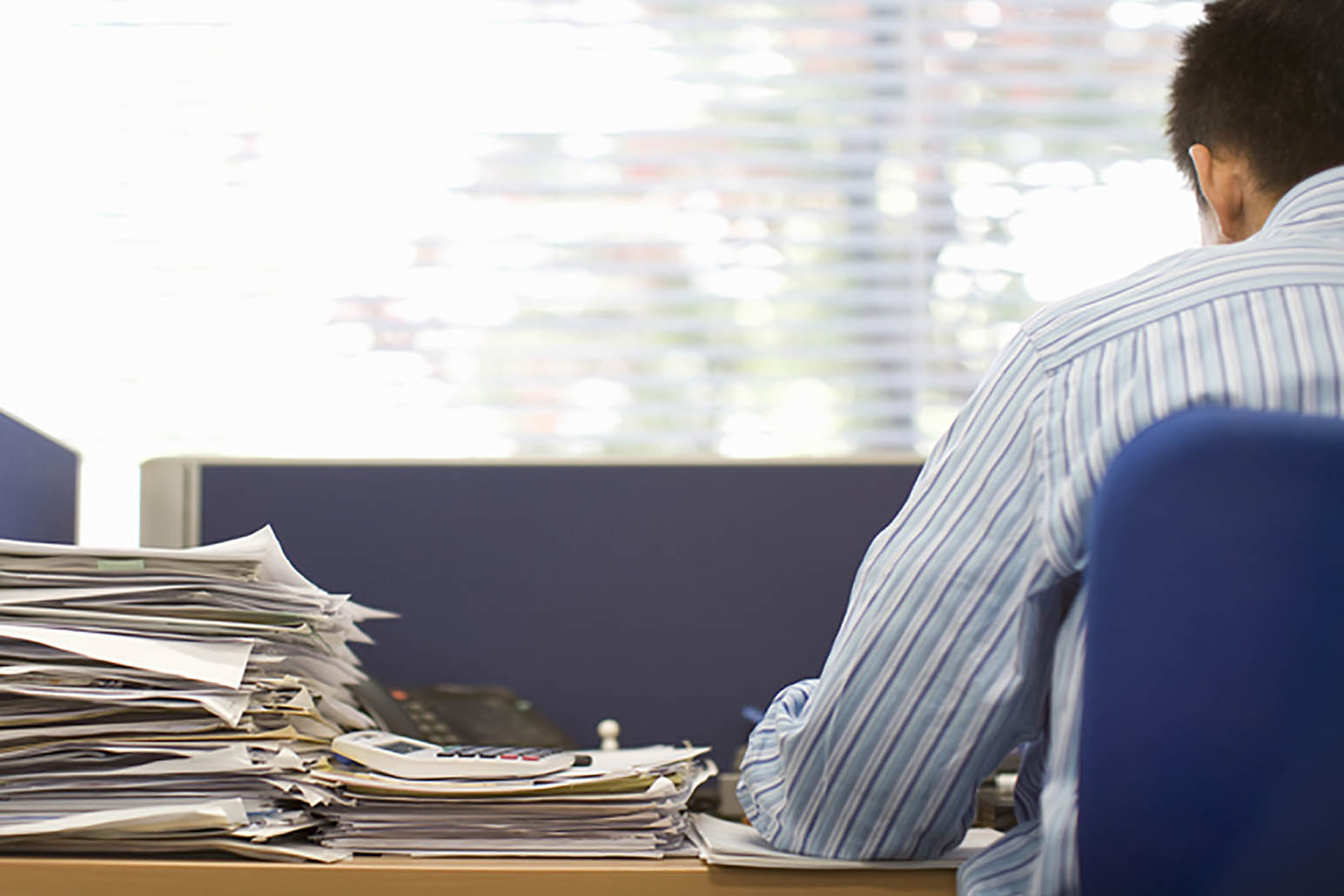 ペーパーレスをどう進める？実施のメリットと推進ステップ、成功ポイントを解説 