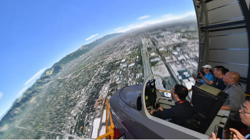 シミュレーター（フライト・ドライビング訓練）